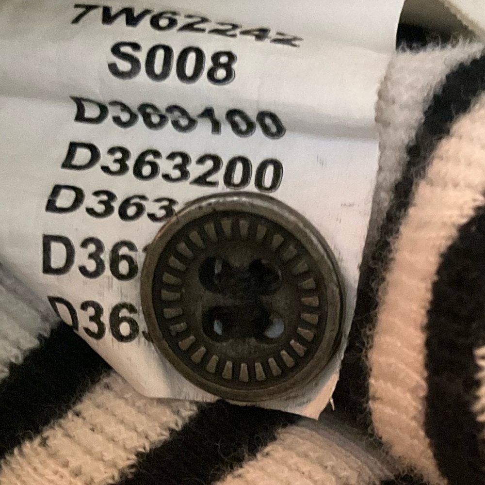 Lucky Brand L black and off white knit Henley - Picture 5 of 5